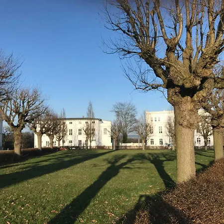 Fuerstlich Wohnen Appartement Putbus Buitenkant foto