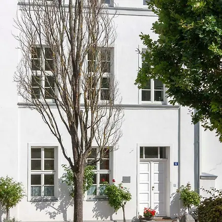 Fuerstlich Wohnen Appartement Putbus Buitenkant foto